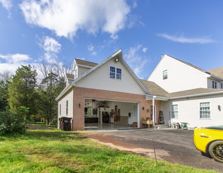 Attached Garage In Pottstown PA