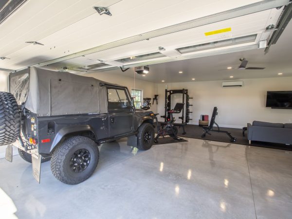multi cajeep parked in multi car garage in west chester par garage