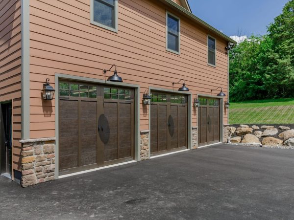 close view of three car garage